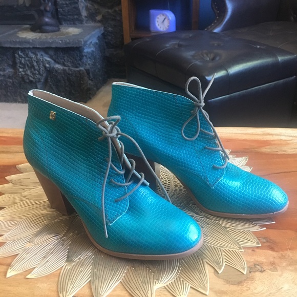 Loucos and Santos boot. Famous brand in Brazil. Leather - Size: 6 (fits size 7). - Picture 2 of 12